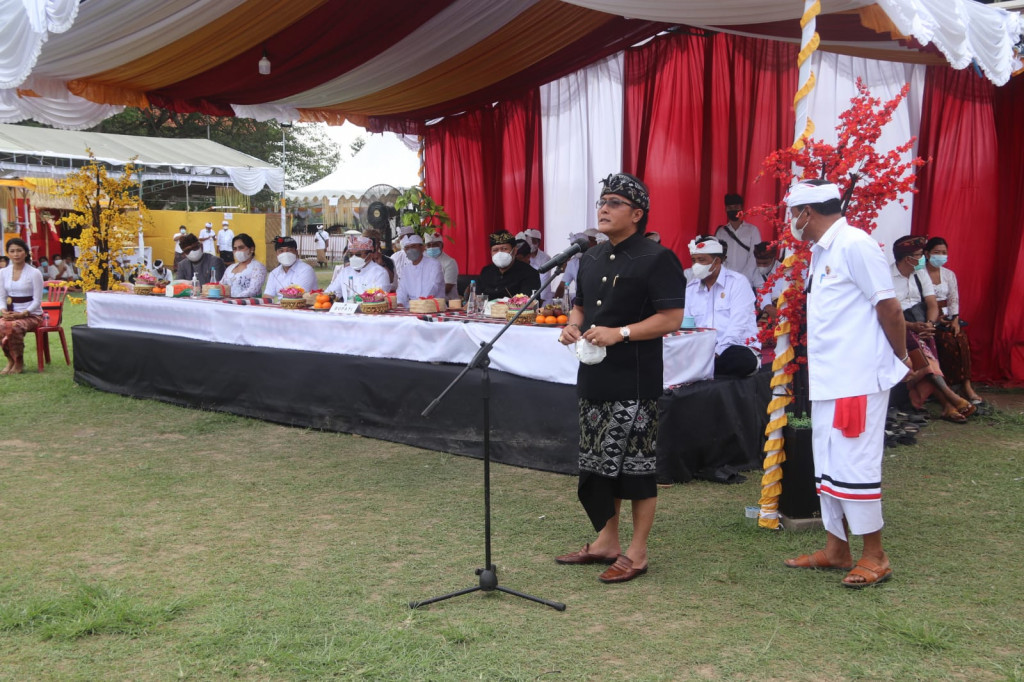 Bupati Dukung Karya Pitra dan Manusa Yadnya Kinembulan Desa Adat Sading